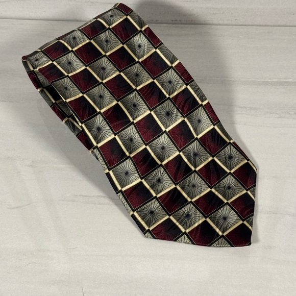 Croft and Barrow .. Elegant Burgundy and Gray Men's Tie - Picture 1 of 2